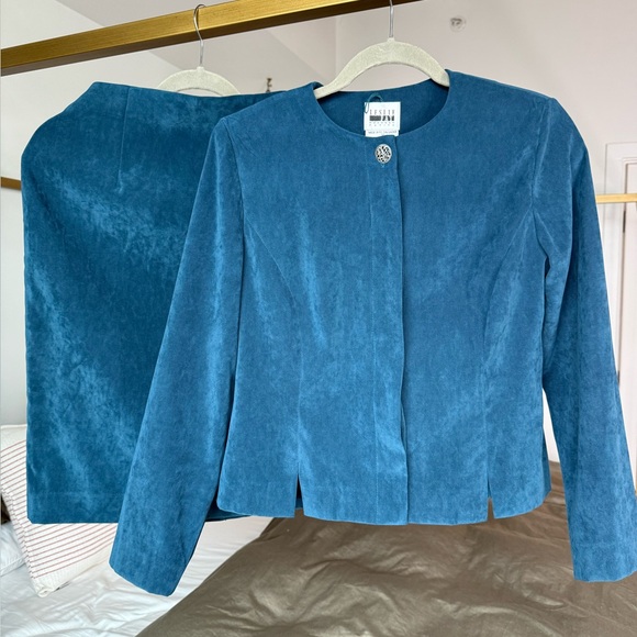 Leslie Fay Jackets & Blazers - Vtg Leslie Fay Teal 2 PC Cropped Blazer & Pencil Skirt Set Size 6P Faux Suede